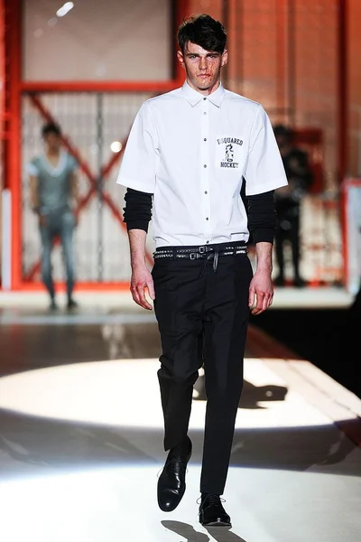 Look 15